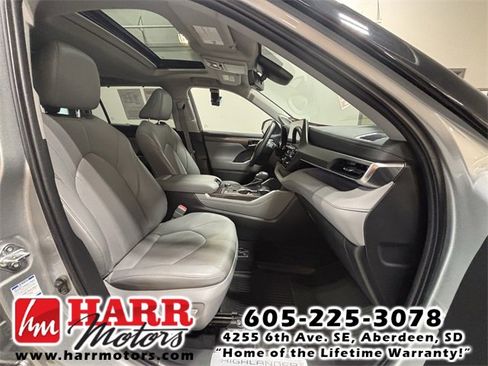Used 2022 Toyota Highlander Limited image 18
