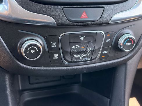 Used 2019 Chevrolet Equinox LT FWD image 23