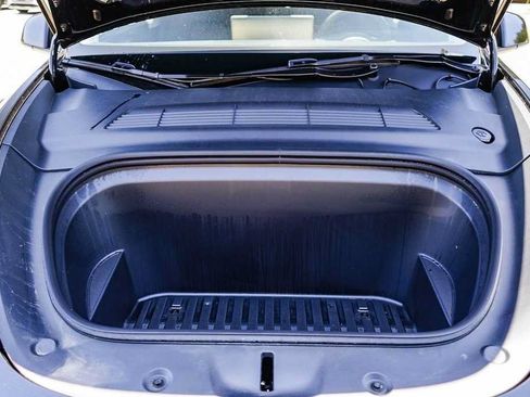 Used 2025 Tesla Model Y Long Range RWD image 26