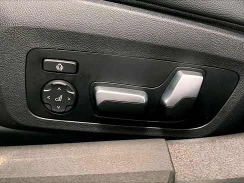 Used 2020 BMW 330i xDrive Sedan w/ Premium Package image 38