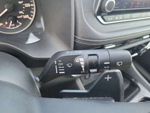 Used 2024 Nissan Rogue SV AWD/4WD image 17
