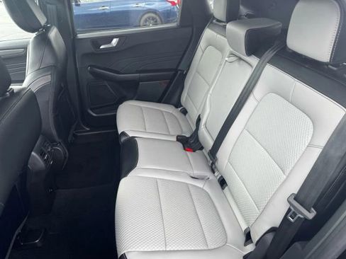 Used 2023 Ford Escape SE image 17