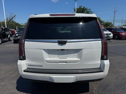 Used 2018 Cadillac Escalade Platinum AWD/4WD image 4