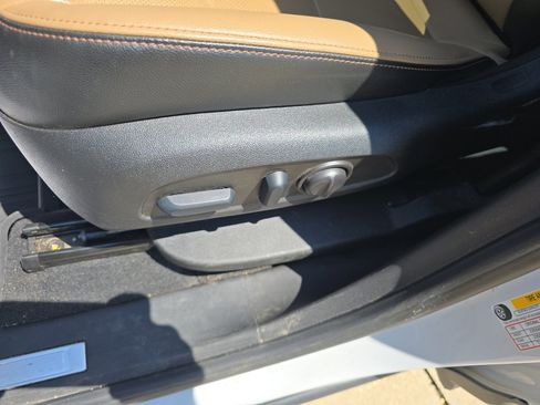 Used 2022 Chevrolet Equinox Premier FWD image 19