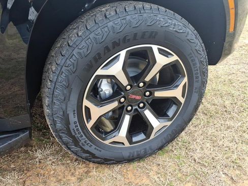 New 2026 GMC Yukon XL AT4 image 9