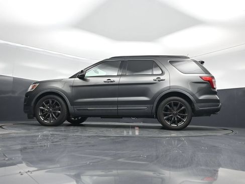 Used 2018 Ford Explorer XLT w/ Equipment Group 202A FWD image 7