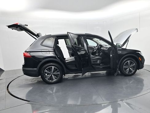 Used 2024 Volkswagen Tiguan SE FWD image 61