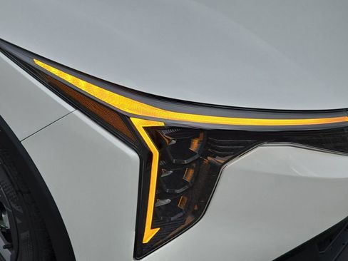 New 2025 Kia K4 LXS image 5