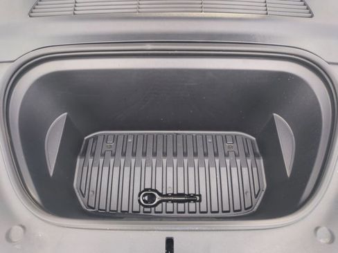 Used 2022 Tesla Model Y Long Range image 22