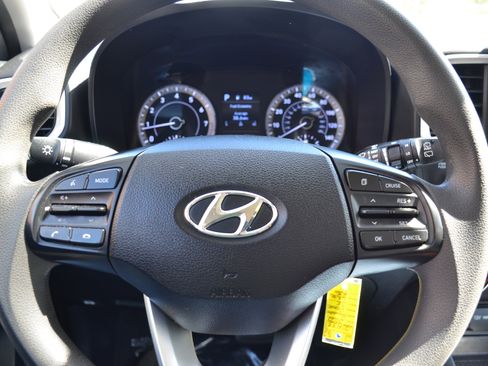 Used 2022 Hyundai Venue SE image 8