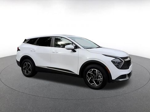 Used 2025 Kia Sportage LX image 2