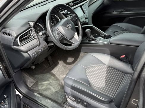 Used 2019 Toyota Camry SE w/ Convenience Package FWD image 3