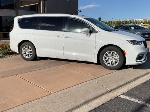 Used 2022 Chrysler Pacifica Touring-L FWD image 8