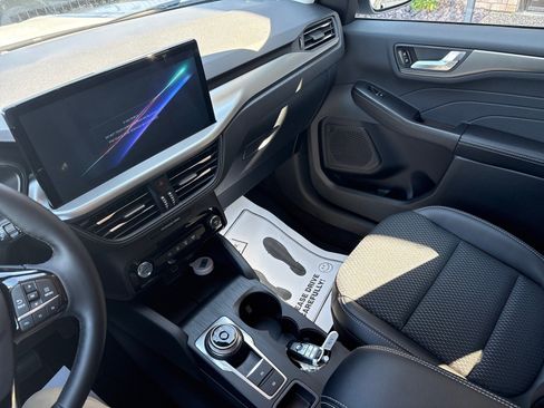 New 2025 Ford Escape PHEV image 15