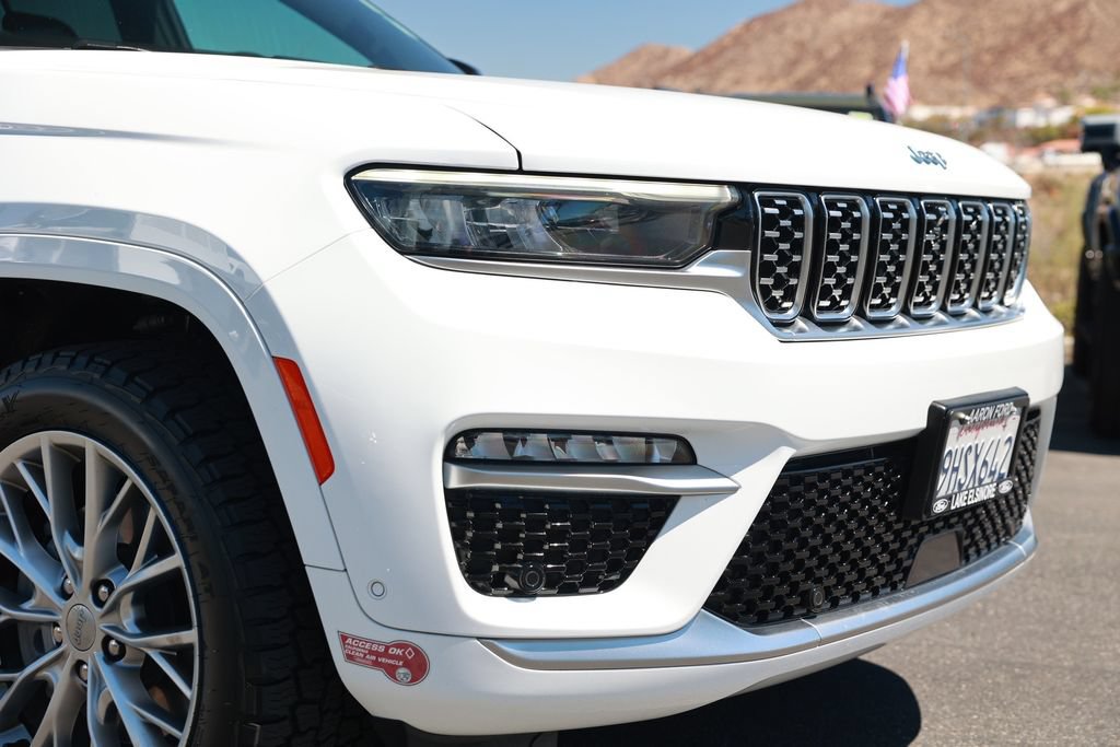 Used 2023 Jeep Grand Cherokee Summit w/ Luxury Tech Group V AWD/4WD image 9