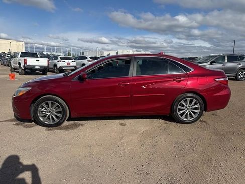 Used 2015 Toyota Camry XLE w/ Moonroof Package image 2