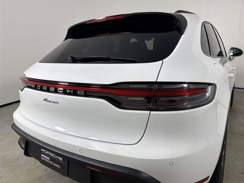 Certified 2025 Porsche Macan image 17