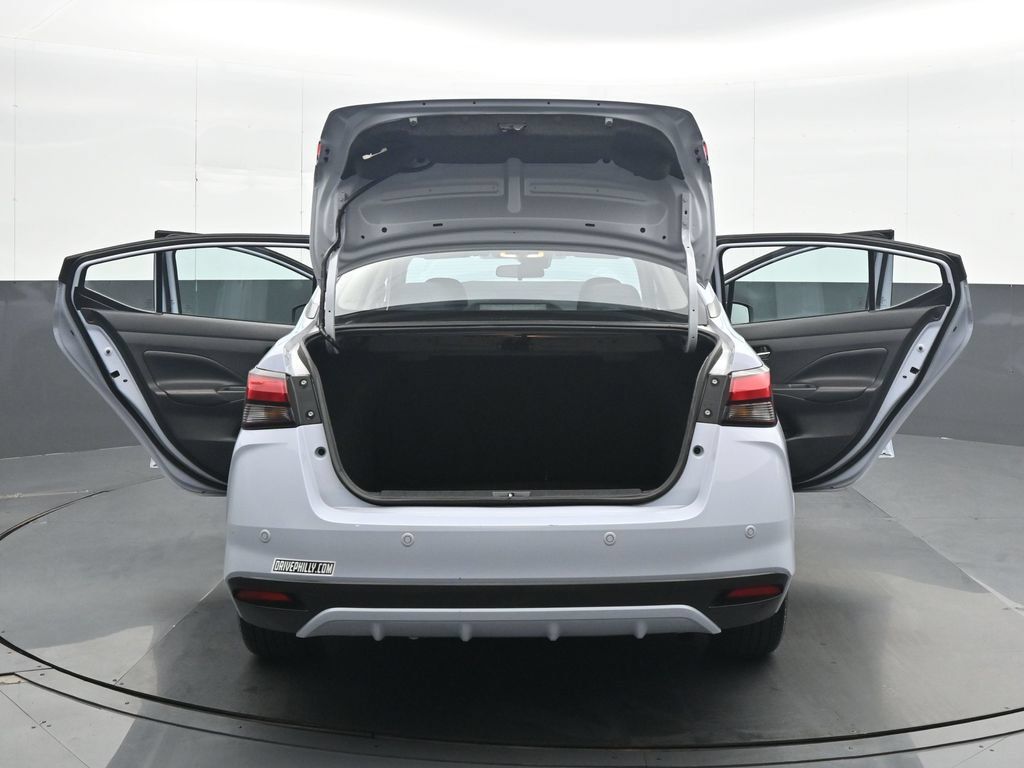 Used 2024 Nissan Versa SR FWD image 36