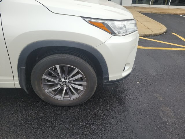 Used 2018 Toyota Highlander XLE AWD/4WD image 6