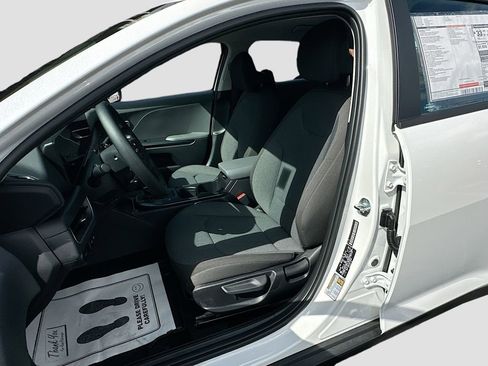 New 2025 Kia K4 LXS image 19