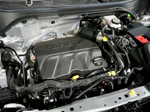 Used 2025 Chevrolet Trax RS w/ Driver Confidence Package image 11