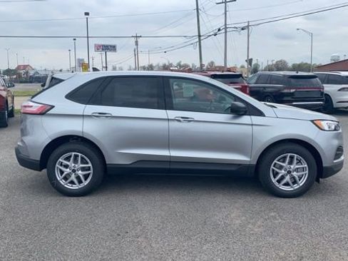 New 2024 Ford Edge SE image 7