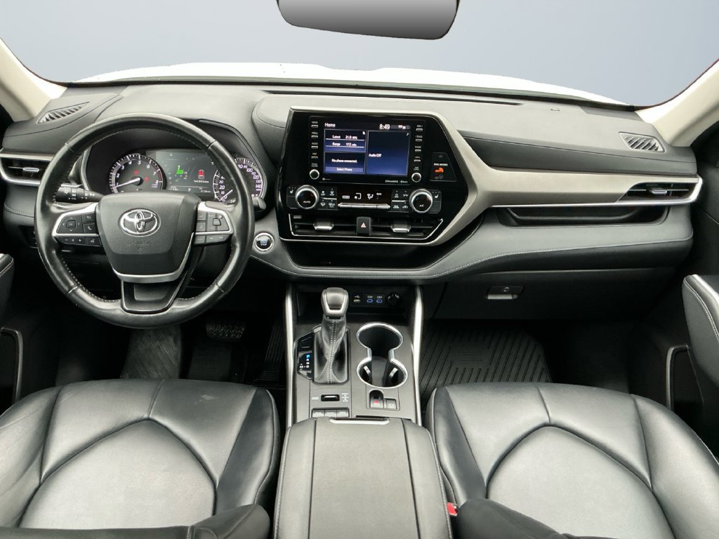 Used 2022 Toyota Highlander XLE AWD/4WD image 11