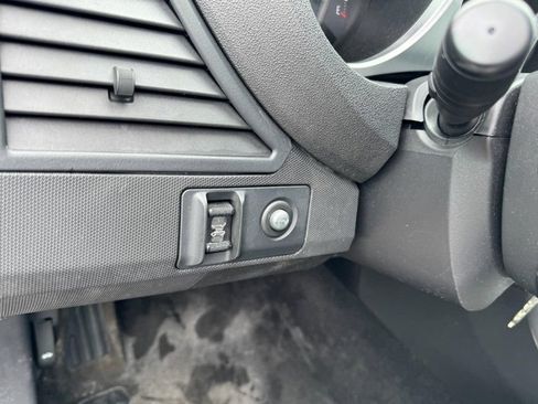 Used 2010 Chrysler Sebring Touring FWD image 10