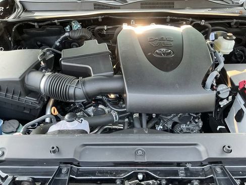 Used 2022 Toyota Tacoma SR5 w/ Technology Package RWD image 24