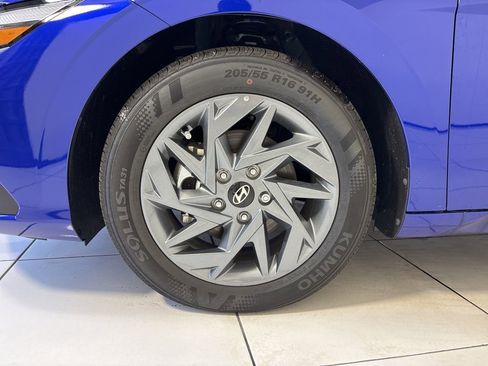 New 2025 Hyundai Elantra Hybrid FWD image 9