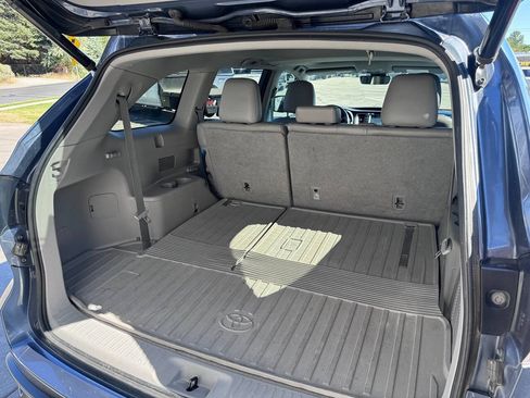 Used 2019 Toyota Highlander XLE FWD image 24