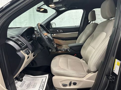 Used 2018 Ford Explorer XLT w/ Equipment Group 201A AWD/4WD image 14