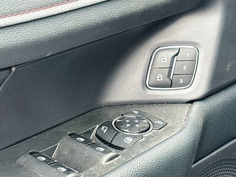 Used 2024 Ford Expedition Limited image 18