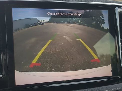 Used 2024 Chrysler Pacifica Touring image 20