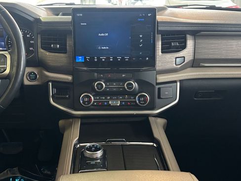 Used 2024 Ford Expedition Limited image 18