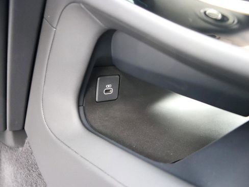 Used 2025 Land Rover Range Rover Sport SE AWD/4WD image 47