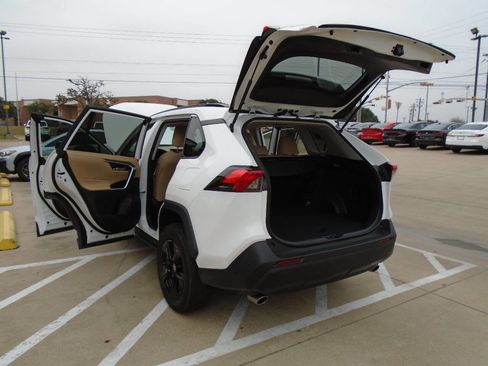 Used 2021 Toyota RAV4 XLE image 24