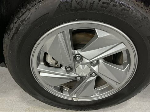 Certified 2025 Hyundai Elantra SE image 5