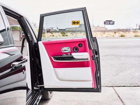 Used 2023 Rolls-Royce Phantom Sedan RWD image 38