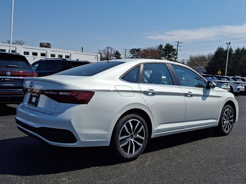 New 2026 Volkswagen Jetta SE FWD image 4