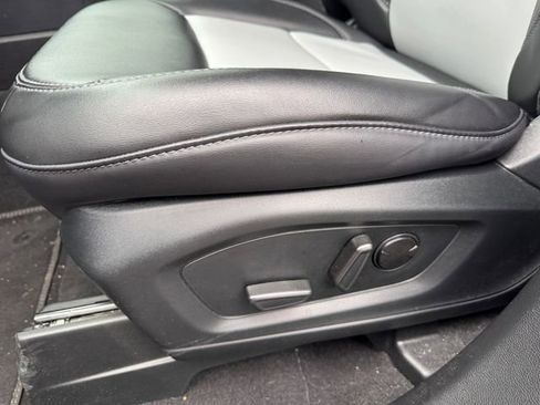 Used 2023 Ford Explorer XLT w/ Equipment Group 202A image 13