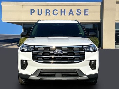 Used 2025 Ford Explorer Active w/ Active Comfort Package AWD/4WD image 2