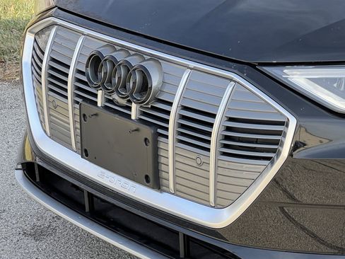 Used 2023 Audi e-tron Premium Plus w/ Premium Plus Package image 11