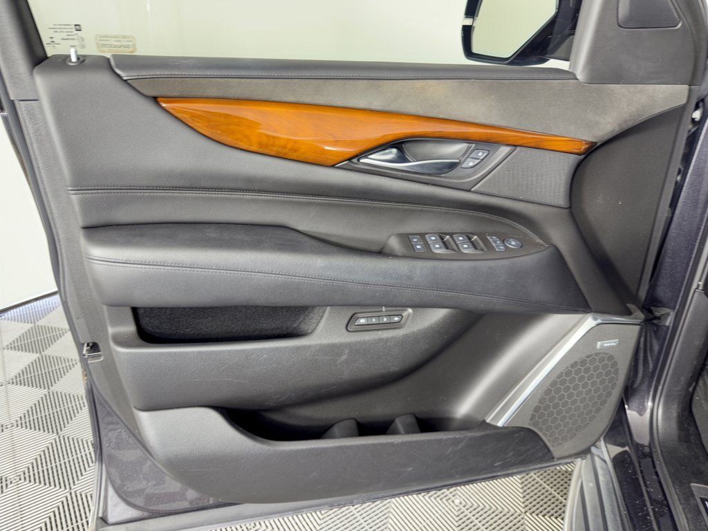 Used 2016 Cadillac Escalade ESV Premium RWD image 14
