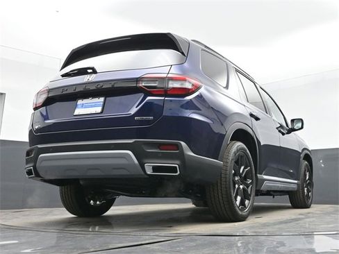 New 2025 Honda Pilot Touring image 39