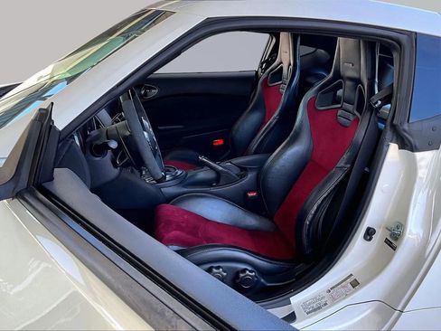 Used 2017 Nissan 370Z NISMO image 17