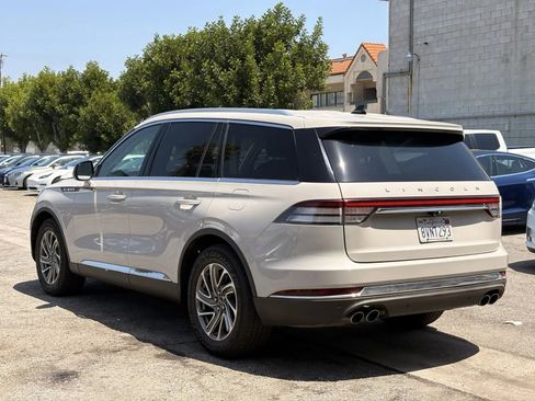 Used 2021 Lincoln Aviator 2WD image 2