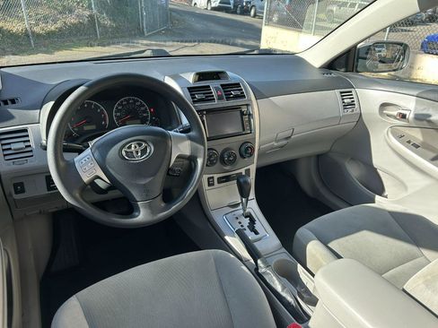 Used 2013 Toyota Corolla LE image 14