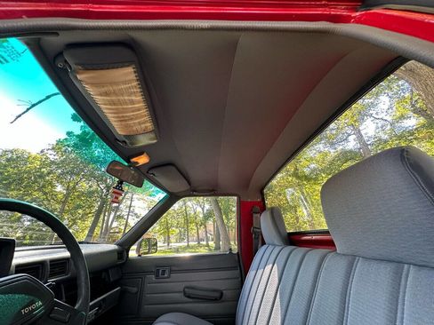 Used 1988 Toyota Pickup 4x4 Regular Cab image 30