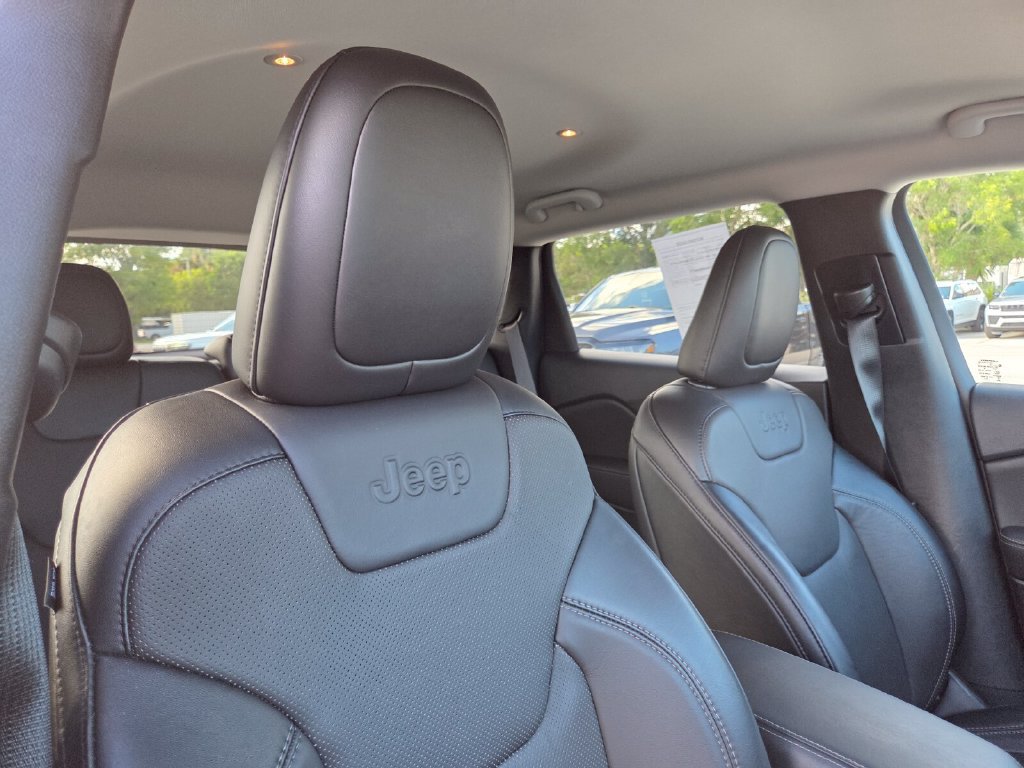 Used 2023 Jeep Cherokee Altitude Lux AWD/4WD image 16